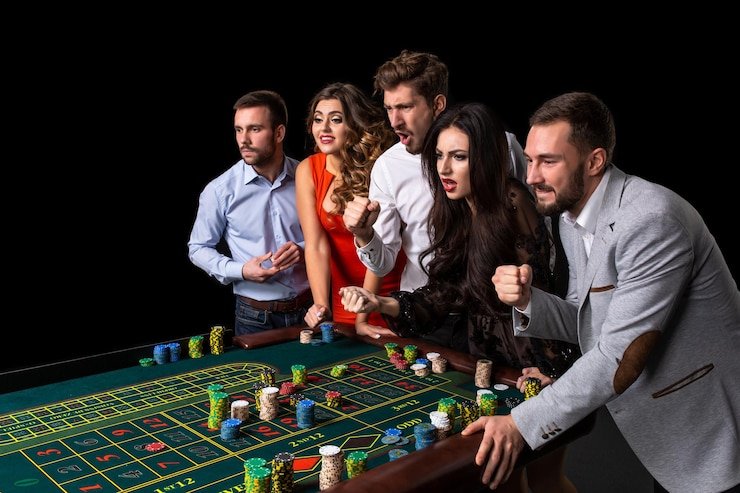 Live blackjack with trained dealers Live blackjack dealer at slot login with real cards and chips